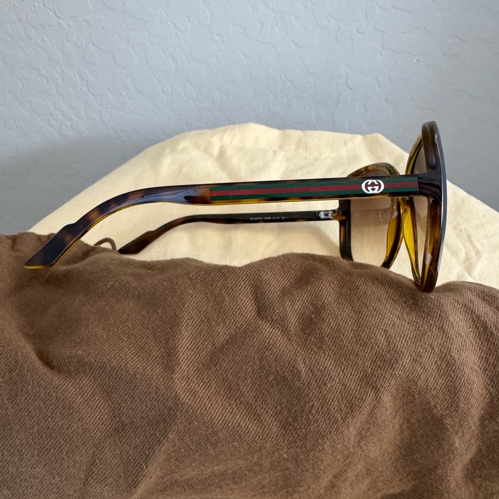 GUCCI Tortoise Shell Sunglasses - Picture 3 of 5